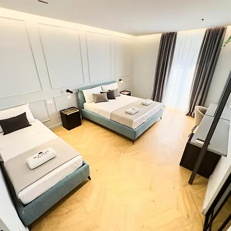 Boutique - Palazzo Rodota 1783 *
